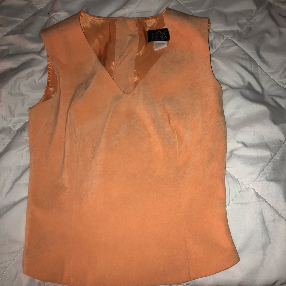 Benelle New York top